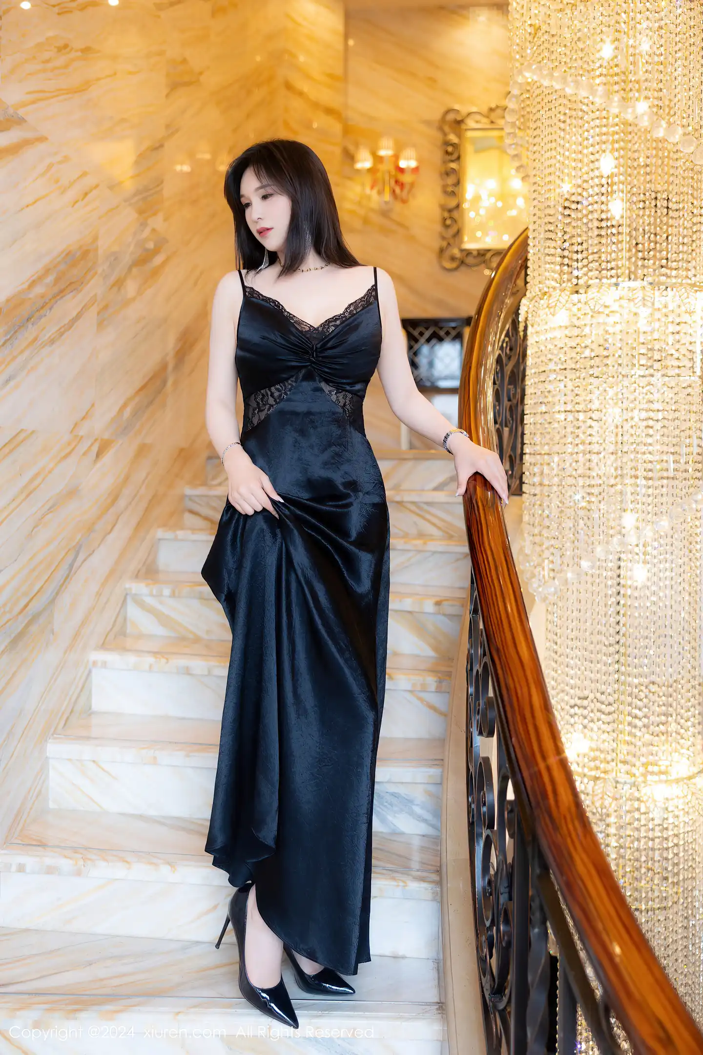 图片[2]-[XiuRen秀人网]VOL.8825 模特水水姐黑色连衣裙露黑色情趣内衣配黑丝吊袜极致魅惑写真73P-秀人网官方网站